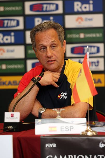 In conferenza stampa quando era allenatore della nazionale spagnola di pallavolo (dal 2008 al 2011)